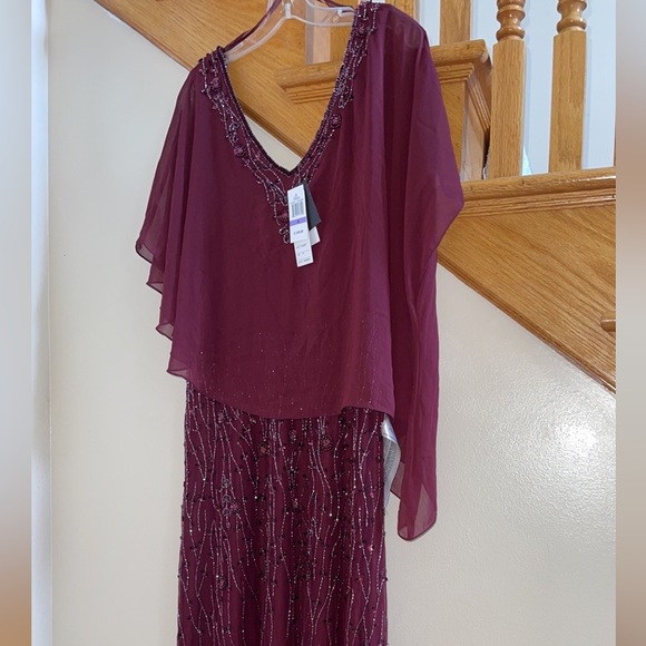 Women’s Formal Dress Size 18 J Kara Womens Burgundy Lined Overlay Cape Gown NEW - Picture 12 of 12